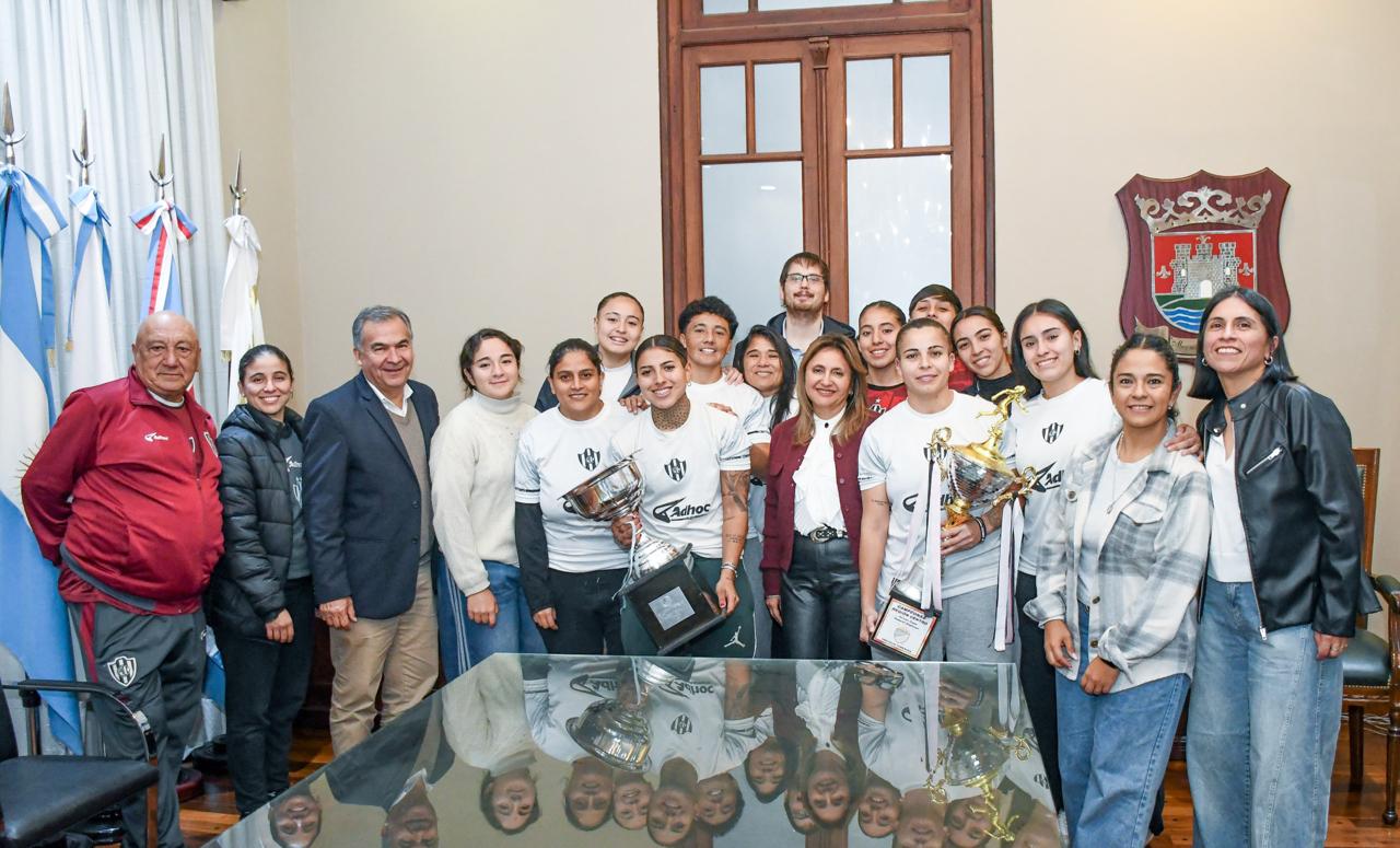 Fuentes y Benavente recibieron al equipo femenino del Club Central Córdoba