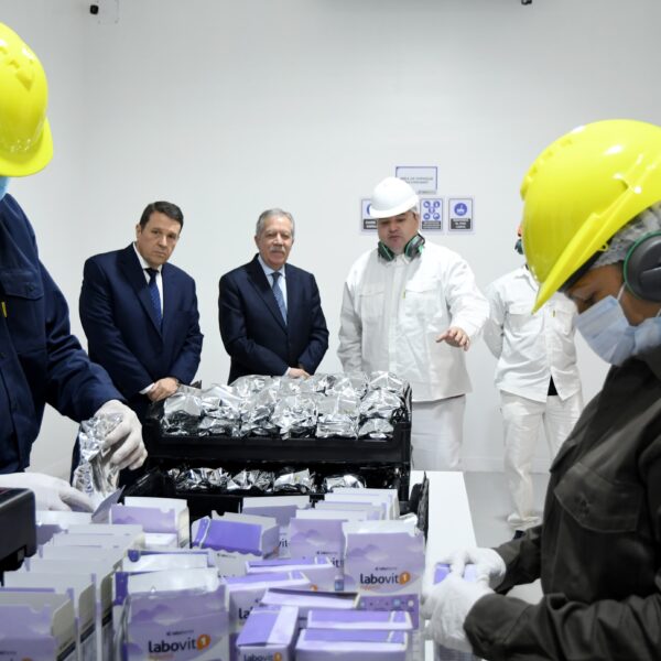 El gobernador Elías Suárez participó de la inauguración de la nueva planta industrial Labofarma S.A. en La Banda