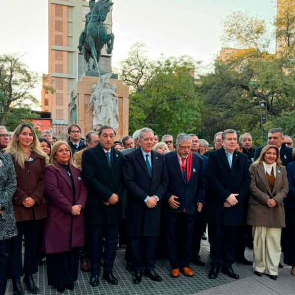 Santiago del Estero conmemora el Día de la Independencia con el acto oficial en Plaza Libertad