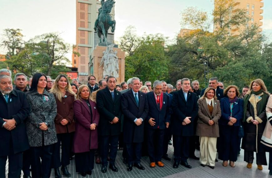 Santiago del Estero conmemora el Día de la Independencia con el acto oficial en Plaza Libertad