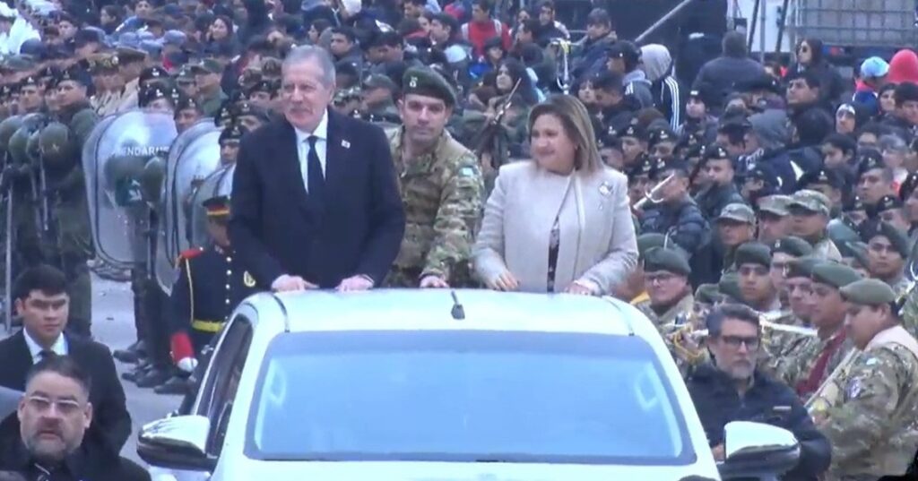 EN VIVO: así se vive el desfile por el cumpleaños de Santiago del Estero en el Parque Aguirre  