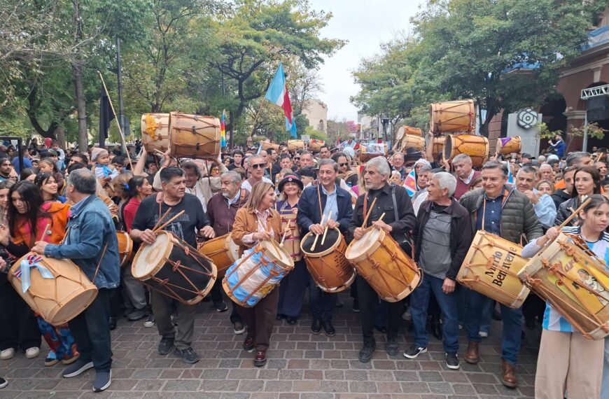 Miles de bombos hicieron latir a Santiago del Estero en una multitudinaria marcha