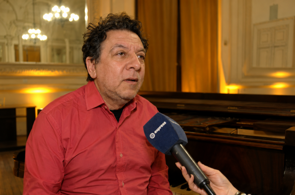 Víctor Simón Trío llevará “Folklore en Concierto” al Salón de los Espejos Víctor Simón Trío llevará “Folklore en Concierto” al Salón de los Espejos