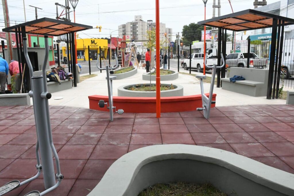 Inauguraron la nueva plazoleta Hermanos Briz en el barrio Jardín Inauguraron la nueva plazoleta Hermanos Briz en el barrio Jardín