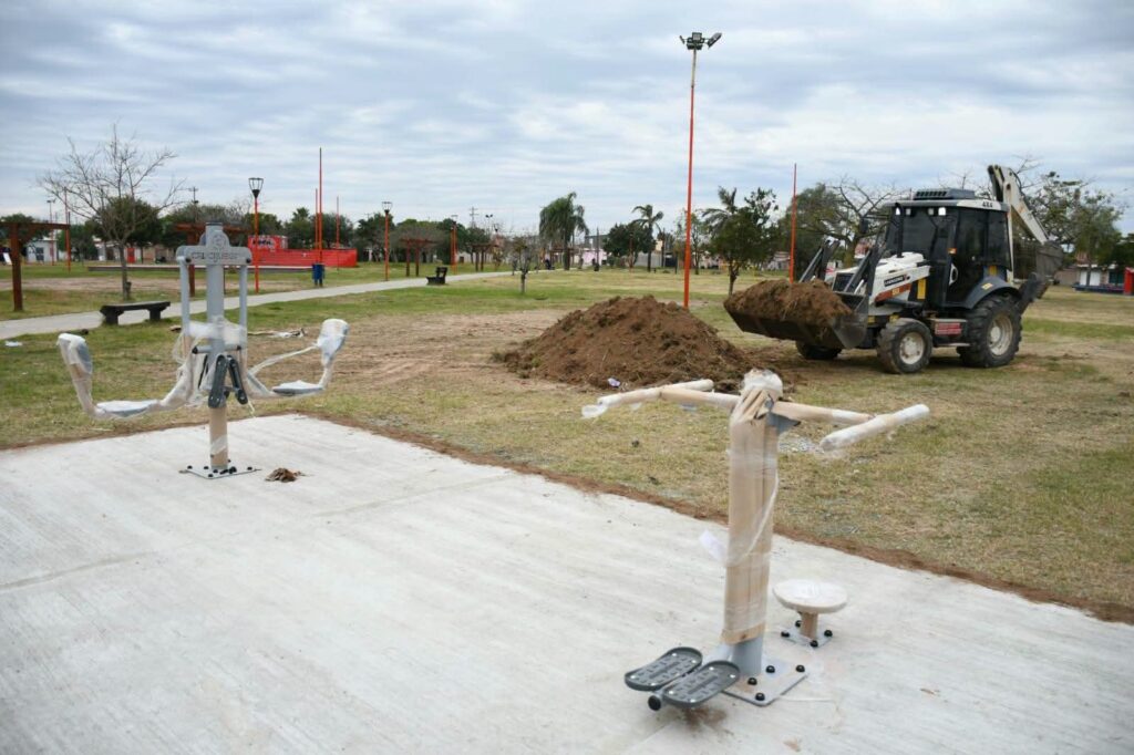 Instalan estaciones saludables en plazas del barrio Siglo XXI Instalan estaciones saludables en plazas del barrio Siglo XXI