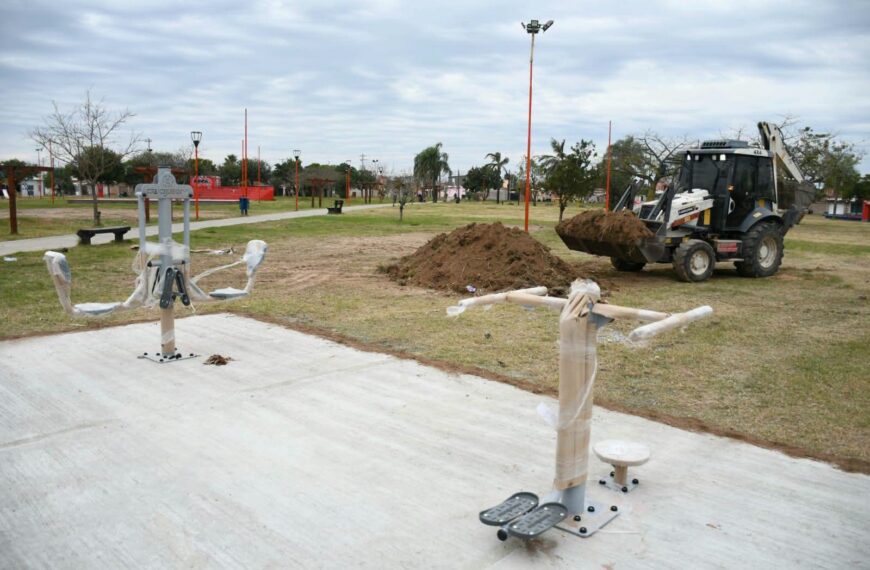 Instalan estaciones saludables en plazas del barrio Siglo XXI