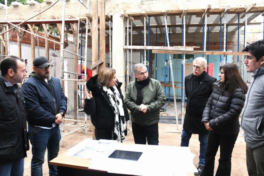 Autoridades municipales supervisaron la obra de ampliación del Jardín de Infantes Arco Iris Autoridades municipales supervisaron la obra de ampliación del Jardín de Infantes Arco Iris