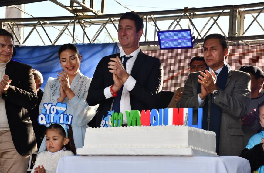 Quimilí celebró sus 122 años con un acto protocolar y desfile de instituciones