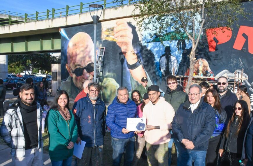 Realizan un homenaje al Indio Solari en el Paseo de los Food Trucks