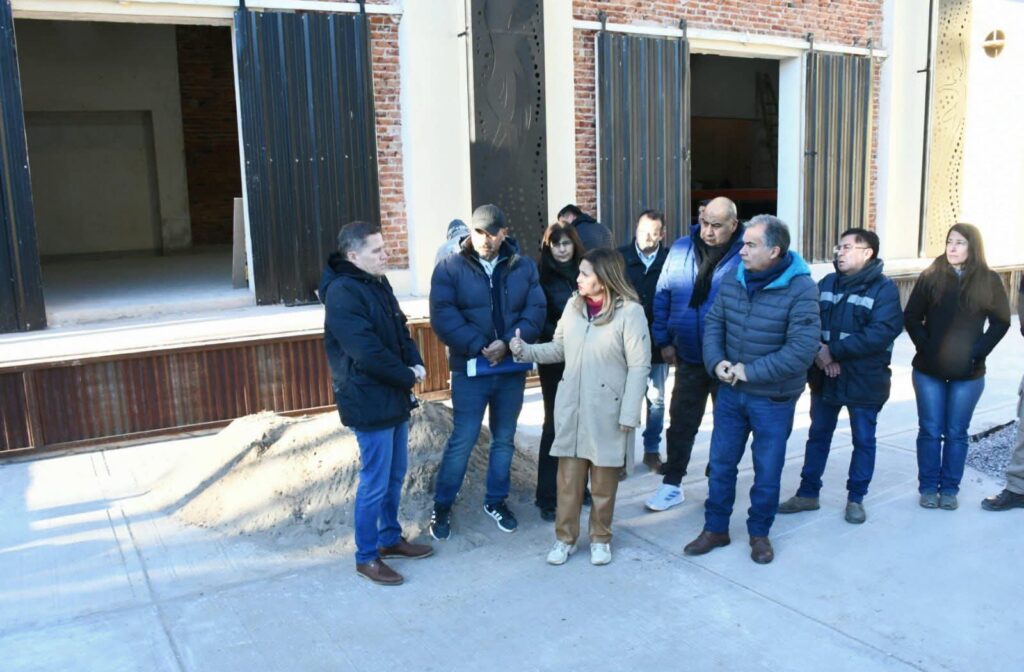 Autoridades supervisaron el avance de obra del Teatro del Pueblo
