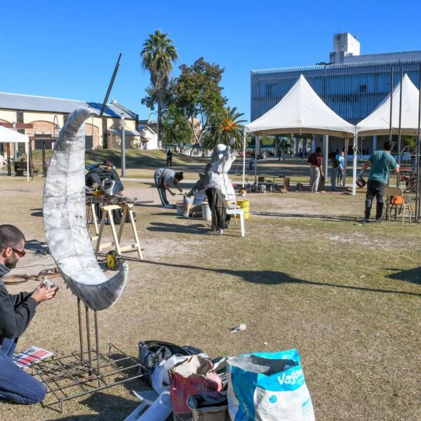 Comenzó el 2º Encuentro de Escultores en el parque Oeste