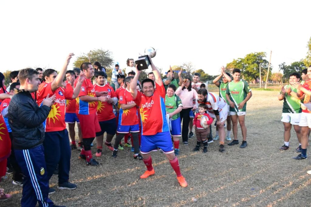 Fernández vivió una jornada de rugby inclusivo con la visita de “Los TATÚS”