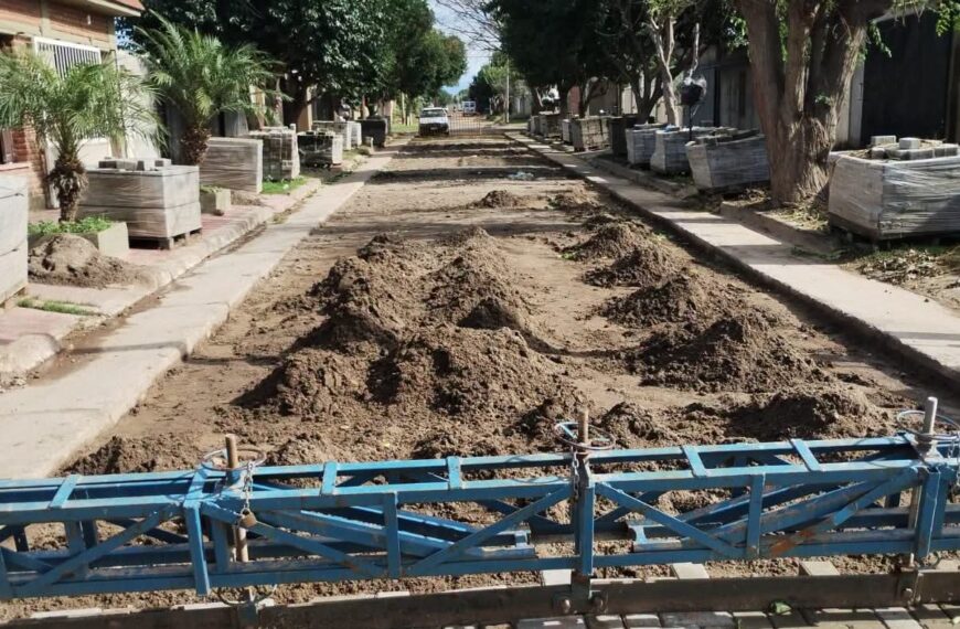 En Frías avanzan con obras para fortalecer la infraestructura urbana