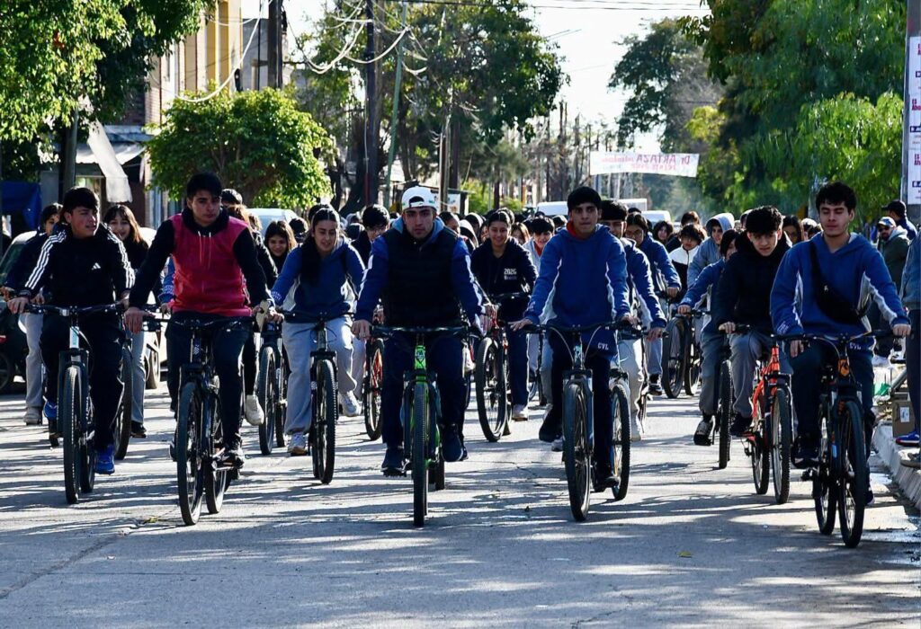 Multitudinaria bicicleteada familiar en Loreto por el 142° aniversario Multitudinaria bicicleteada familiar en Loreto por el 142° aniversario