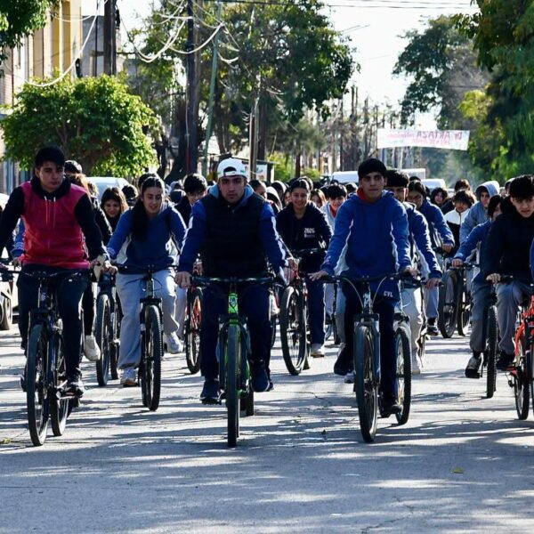 Multitudinaria bicicleteada familiar en Loreto por el 142° aniversario