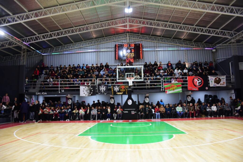 Frías vivió una jornada histórica con la inauguración del Estadio Cubierto “Ciudad de Frías” Frías vivió una jornada histórica con la inauguración del Estadio Cubierto “Ciudad de Frías”