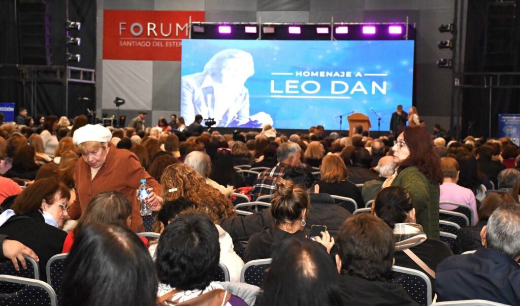 Realizan un homenaje a Leo Dan con la participación de más de treinta centros de jubilados de la Capital Realizan un homenaje a Leo Dan con la participación de más de treinta centros de jubilados de la Capital