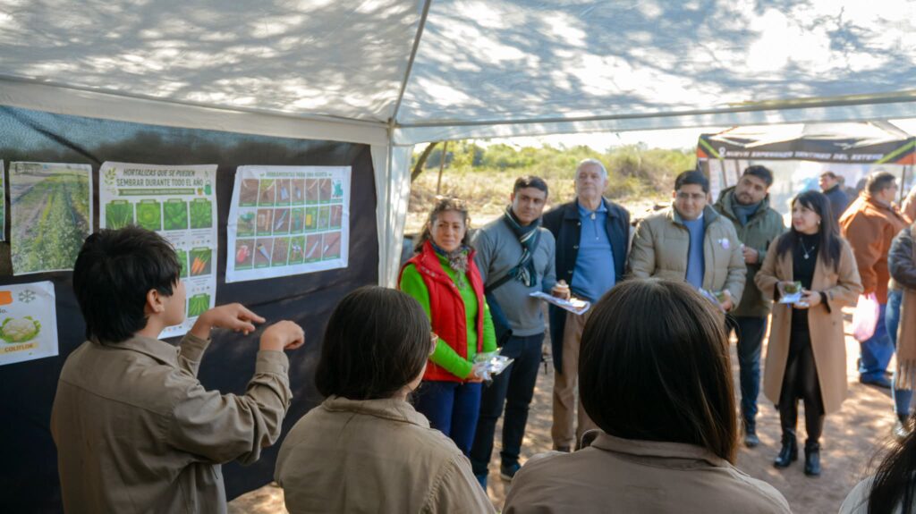 Estudiantes expusieron sus trabajos en las Ferias de Ciencias de Nueva Esperanza Estudiantes expusieron sus trabajos en las Ferias de Ciencias de Nueva Esperanza