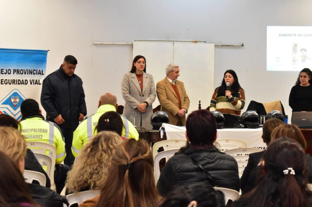 Fernández: Realizan con éxito una charla de Seguridad Vial Fernández: Realizan con éxito una charla de Seguridad Vial