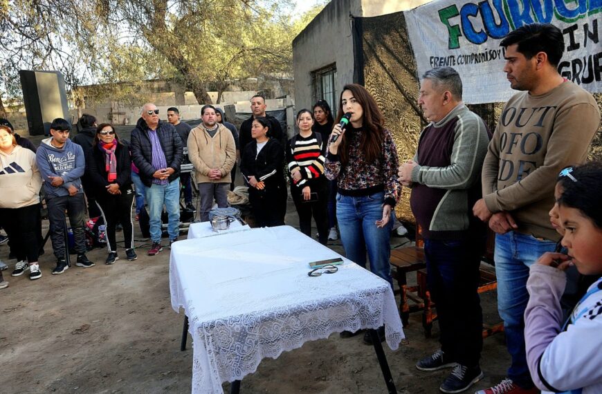 Los candidatos del FCU dialogaron con vecinos del barrio Villa Griselda
