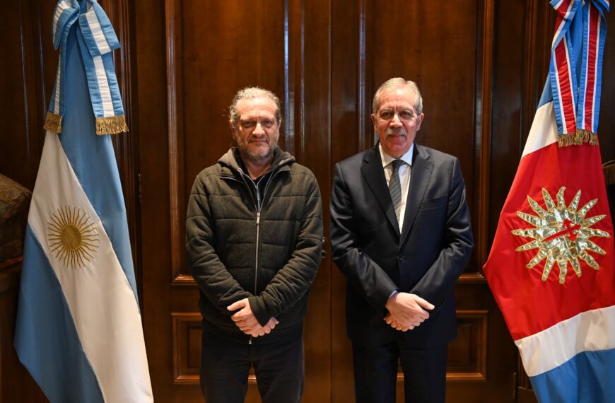 Darío Sztajnszrajber en Santiago: filosofía, democracia y diálogo con las nuevas generaciones