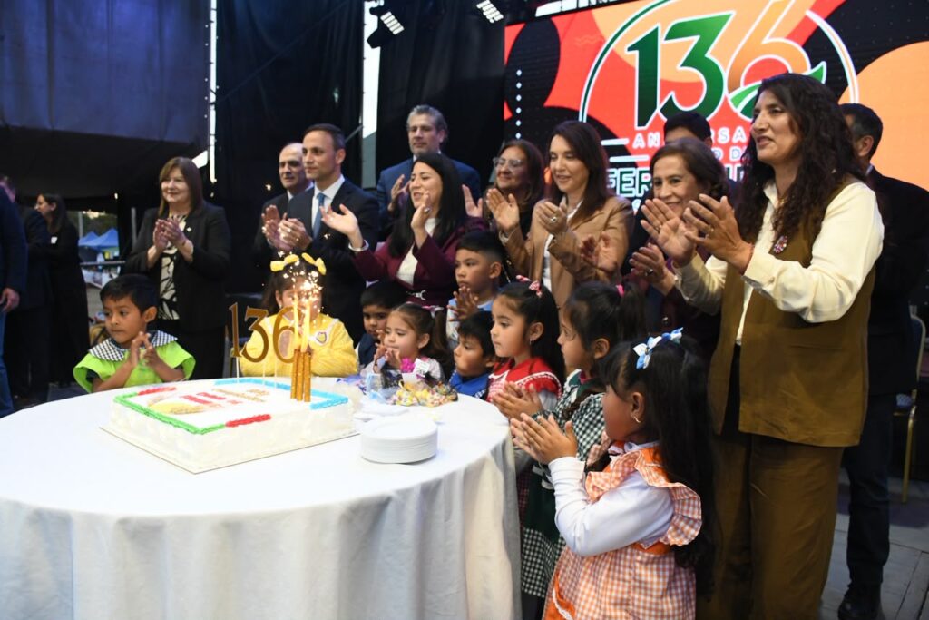Fernández celebró su 136° aniversario con un emotivo acto Fernández celebró su 136° aniversario con un emotivo acto