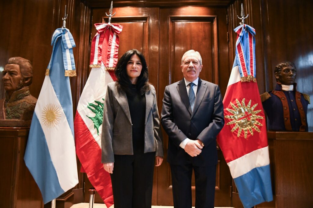El gobernador Elías Suárez recibió la visita de la embajadora de la República Libanesa El gobernador Elías Suárez recibió la visita de la embajadora de la República Libanesa