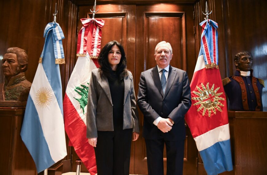 El gobernador Elías Suárez recibió la visita de la embajadora de la República Libanesa