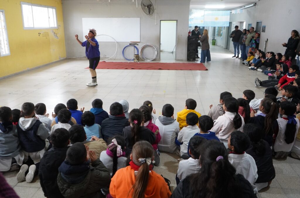 La Escuela Municipal N° 1 llevó adelante el proyecto “El Circo en la Escuela” La Escuela Municipal N° 1 llevó adelante el proyecto “El Circo en la Escuela”