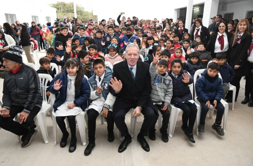 El gobernador Elías Suárez inauguró importantes obras en tres instituciones educativas del departamento Banda