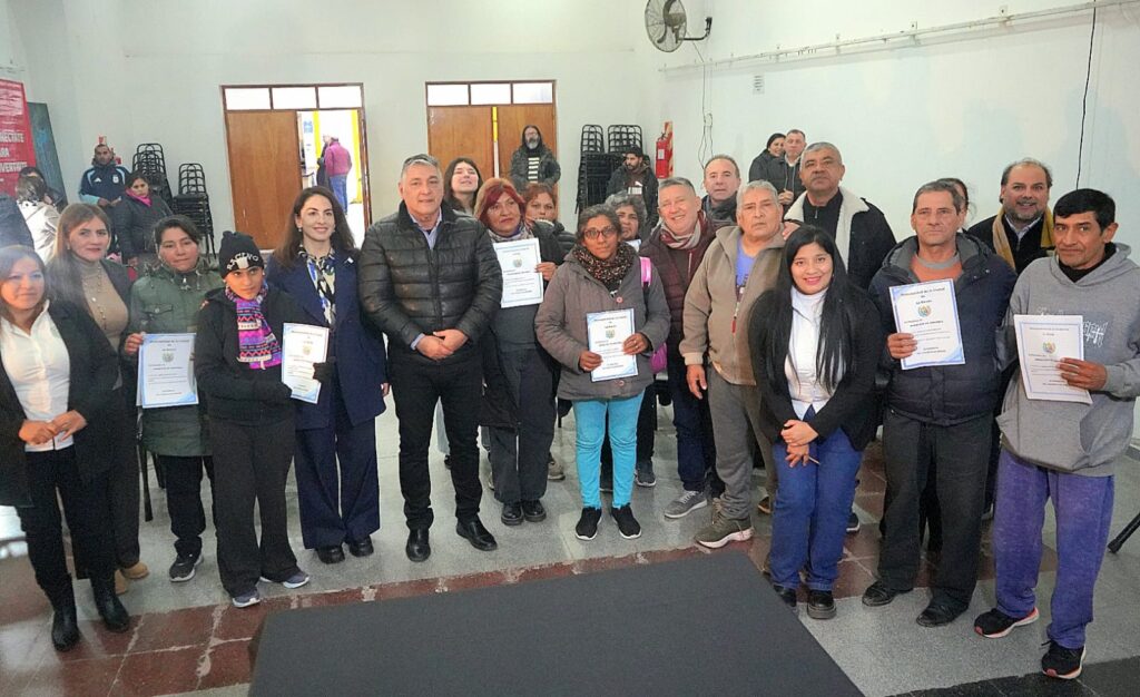 Vecinos del barrio Sarmiento de La Banda recibieron sus escrituras
