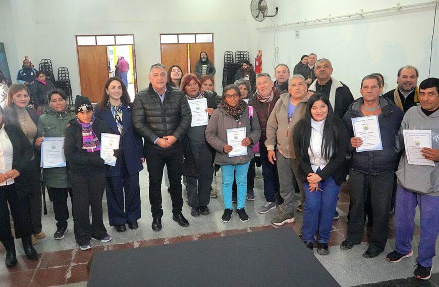 Vecinos del barrio Sarmiento de La Banda recibieron sus escrituras
