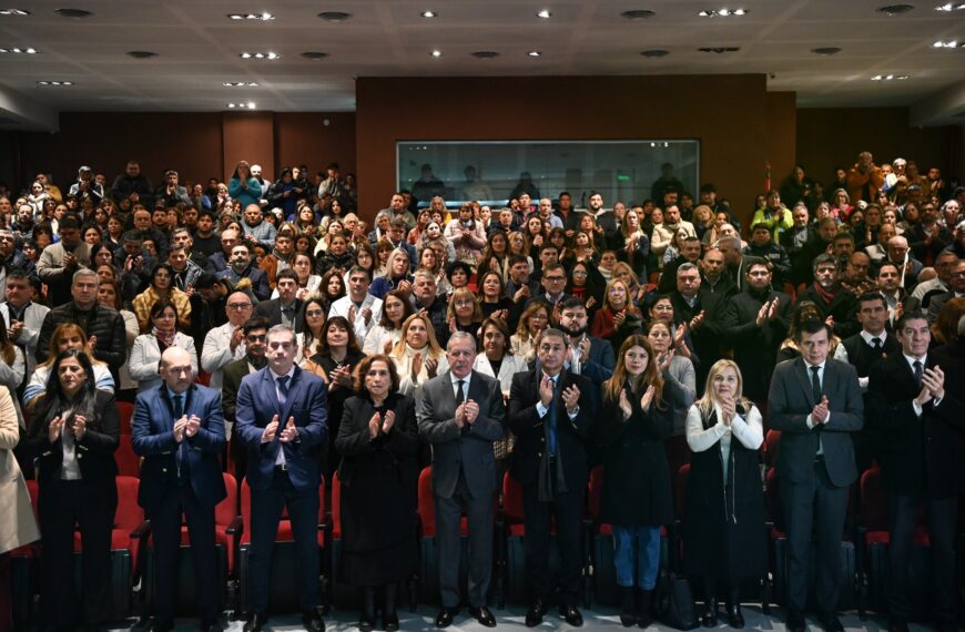 El gobernador presidió el acto por el Día del Médico Rural y ratificó el compromiso con la salud pública