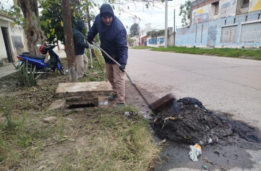 Refuerzan los trabajos de mantenimiento de los sistemas de desagote en la ciudad