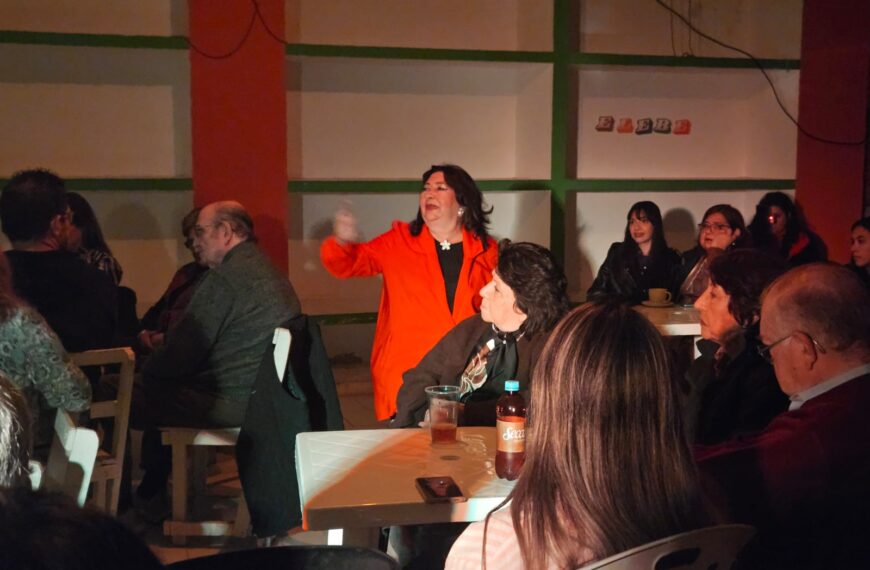 “Crónicas de una vedette” regresa a escena con una propuesta de café concert