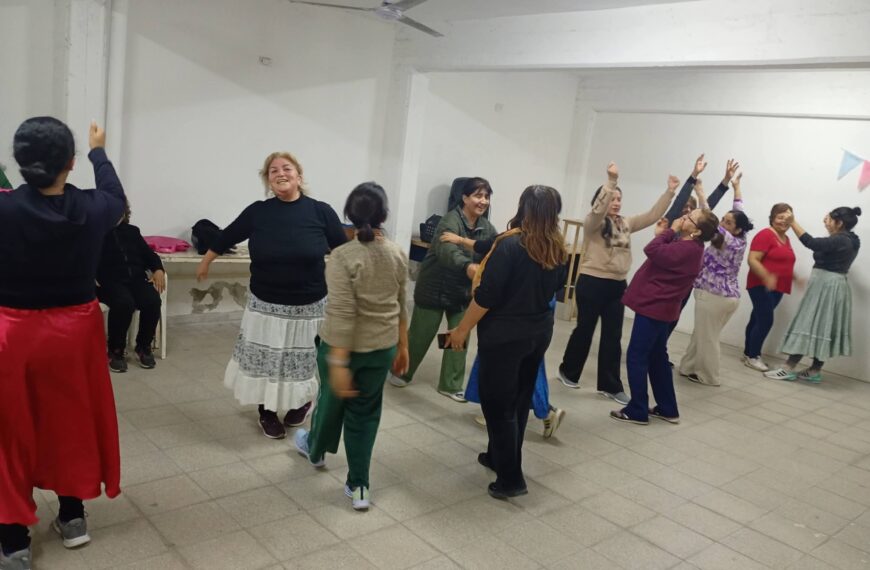 Impulsan nuevos espacios gratuitos para la promoción del folklore en La Banda