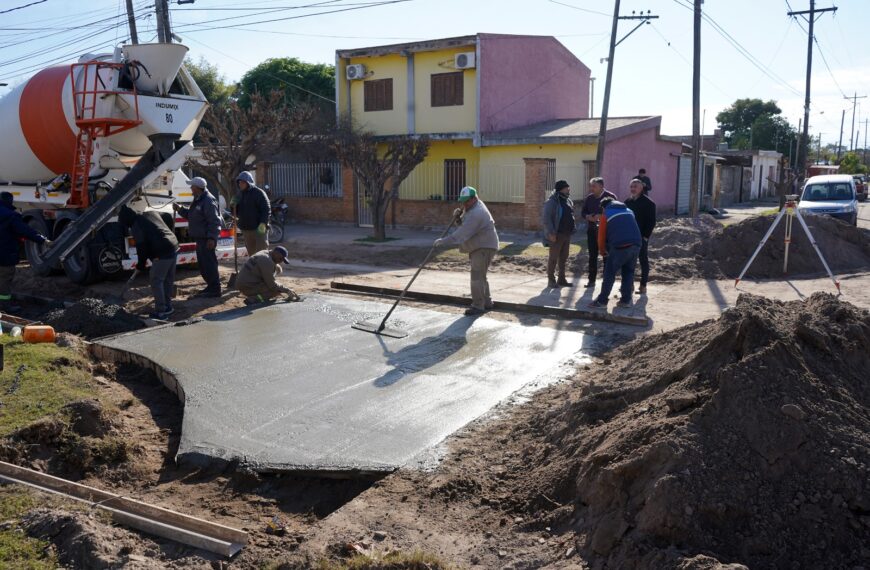 Avanza de la obra de cordón cuneta en calle San Juan de La Banda