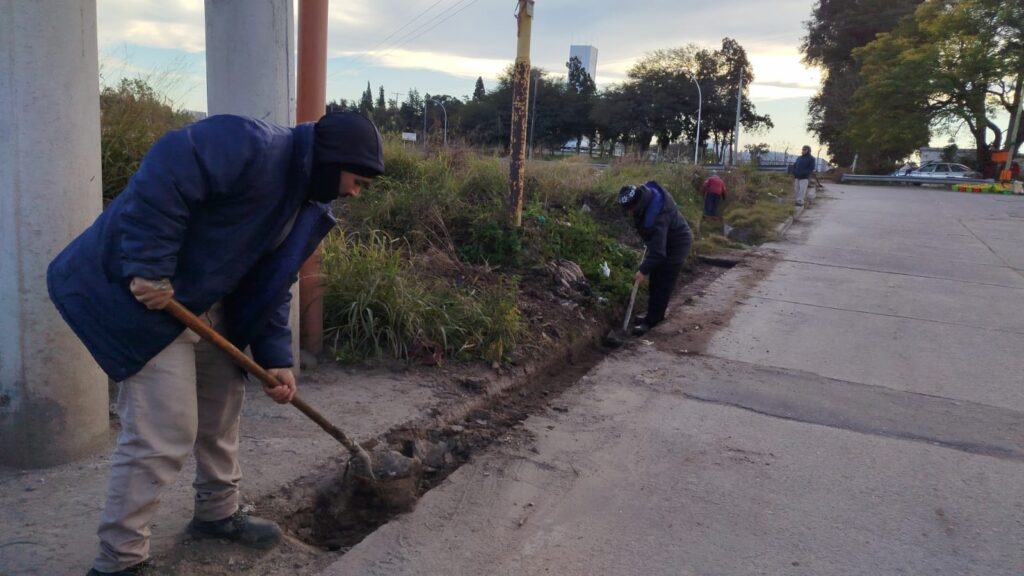 Amplían la limpieza de desagües pluviales y solicitan a los vecinos no arrojar basura