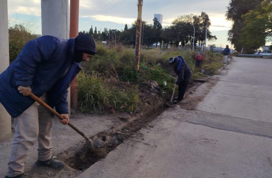 Amplían la limpieza de desagües pluviales y solicitan a los vecinos no arrojar basura