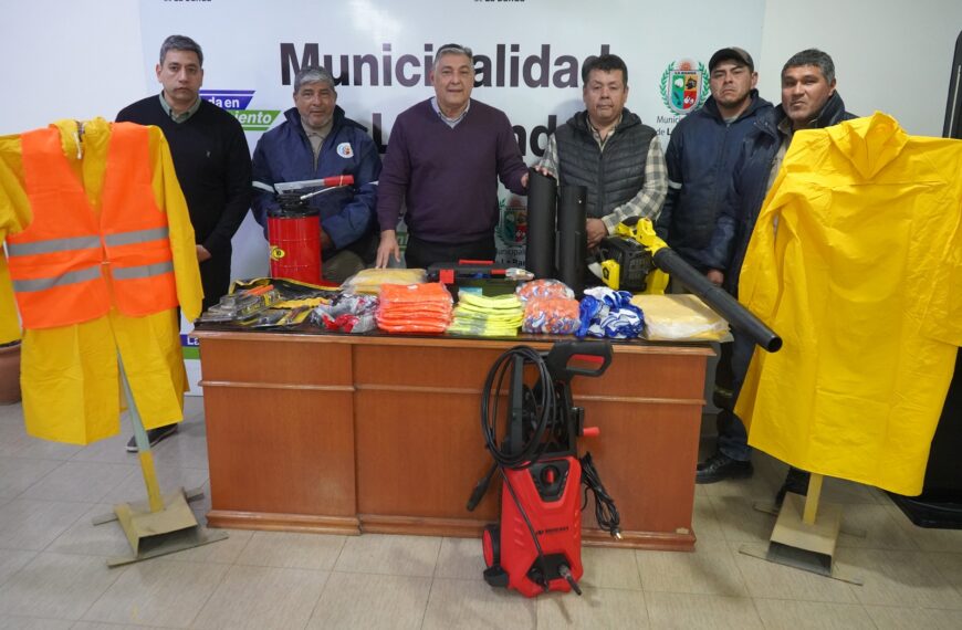 Entrega de herramientas para el mantenimiento de camiones recolectores