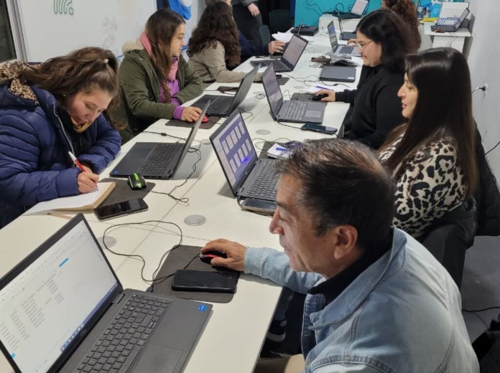 La Casa del Bicentenario bandeña iniciará un taller intensivo de Canva + Inteligencia Artificial La Casa del Bicentenario bandeña iniciará un taller intensivo de Canva + Inteligencia Artificial
