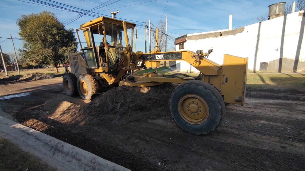 Desplegaron operativos de mejoramiento de calles en el Barrio San Fernando de La Banda Desplegaron operativos de mejoramiento de calles en el Barrio San Fernando de La Banda
