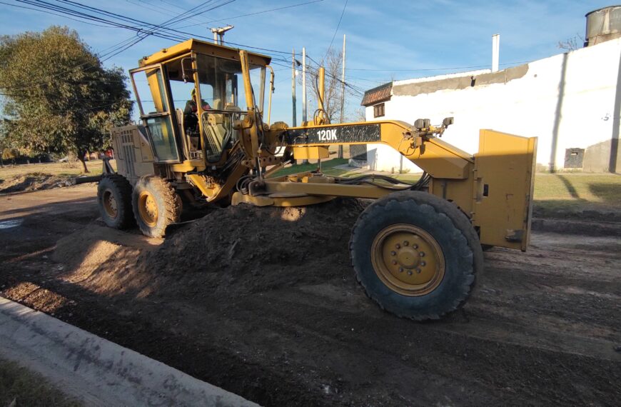 Desplegaron operativos de mejoramiento de calles en el Barrio San Fernando de La Banda