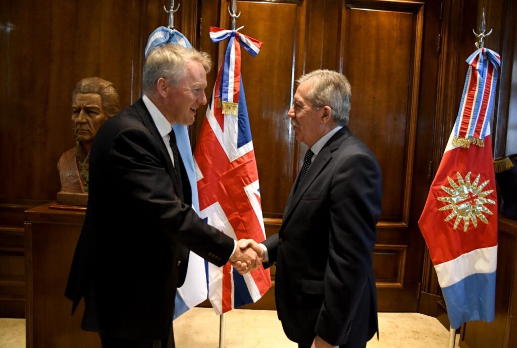 El gobernador recibió al embajador del Reino Unido de Gran Bretaña e Irlanda del Norte El gobernador recibió al embajador del Reino Unido de Gran Bretaña e Irlanda del Norte