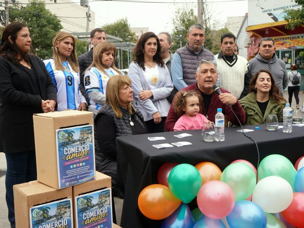 El municipio y el Centro de Comercio lanzaron la campaña “Comercio Amigo La Banda” El municipio y el Centro de Comercio lanzaron la campaña “Comercio Amigo La Banda”
