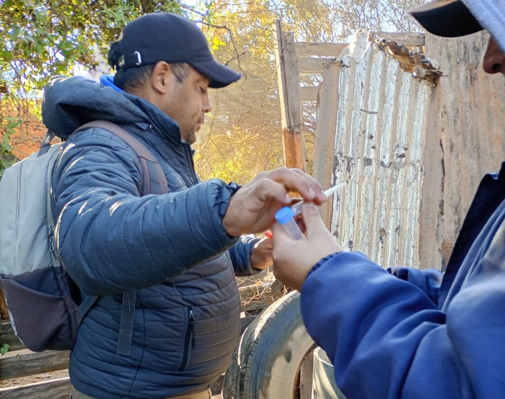Controles focales y relevamientos para la prevención del dengue en el barrio San Carlos Controles focales y relevamientos para la prevención del dengue en el barrio San Carlos