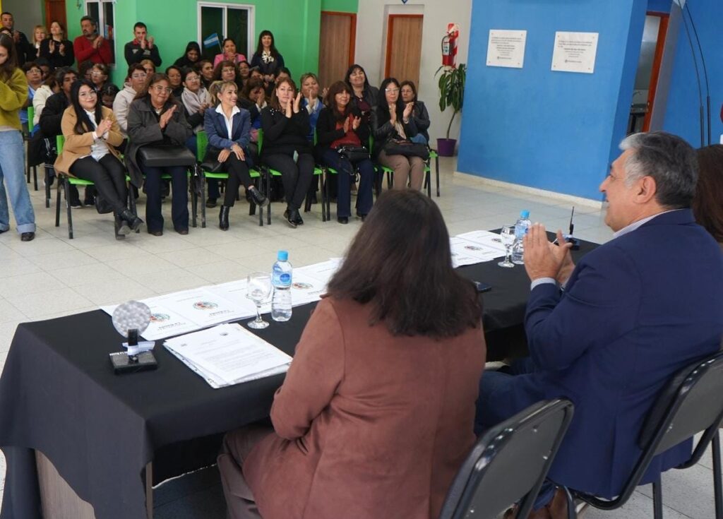 La Banda extenderá el “Artículo 23 Femenino” a todo el personal del sistema educativo municipal