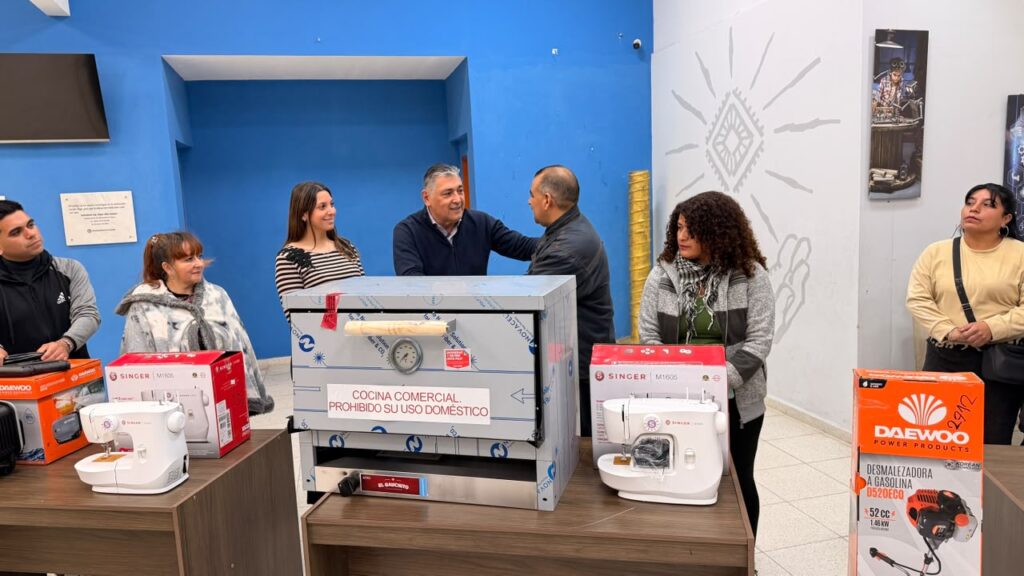 Nueva entrega de herramientas a emprendedores bandeños Nueva entrega de herramientas a emprendedores bandeños