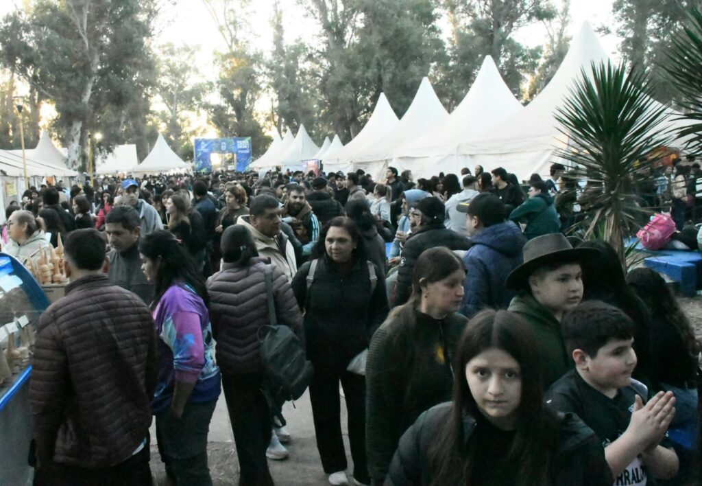 Una enorme convocatoria de público durante el fin de semana en la Feria Artesanal
