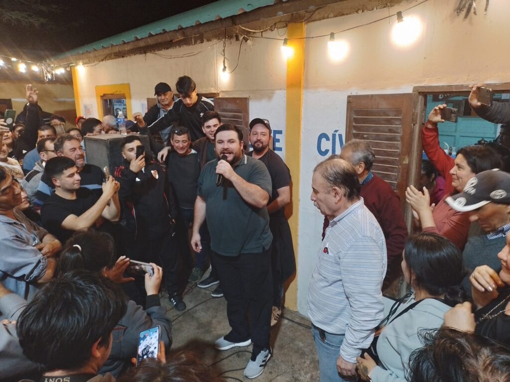 Ángel Álvarez fue electo intendente de Pinto y dará continuidad al proyecto del Frente Cívico Ángel Álvarez fue electo intendente de Pinto y dará continuidad al proyecto del Frente Cívico